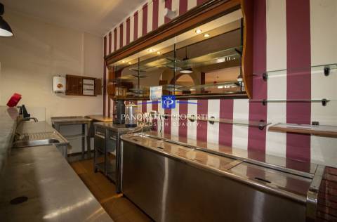 Restaurante situado numa zona turística da Praia do Carvoeiro