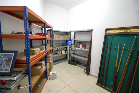 Restaurante situado numa zona turística da Praia do Carvoeiro