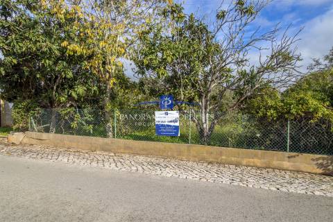 Lote de terreno com permissão para construção nos Montes de Alvor