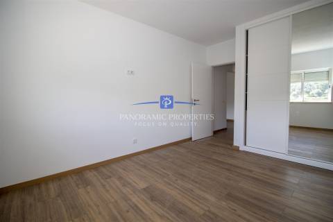 Moradia recém-construída com vista para a beleza paisagística do Algarve