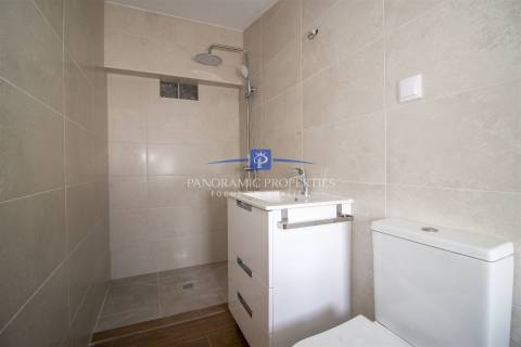 Moradia recém-construída com vista para a beleza paisagística do Algarve