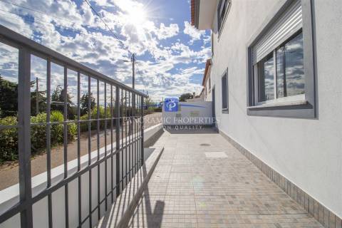 Moradia recém-construída com vista para a beleza paisagística do Algarve