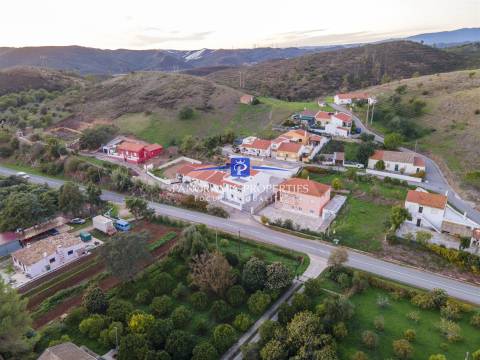 Moradia recém-construída com vista para a beleza paisagística do Algarve