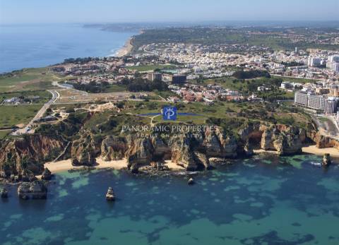 Um fantástico terreno na primeira linha do mar...