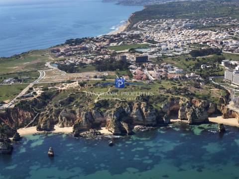 Um fantástico terreno na primeira linha do mar...