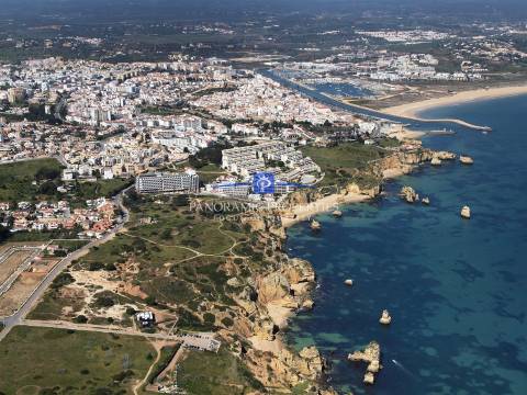 Um fantástico terreno na primeira linha do mar...