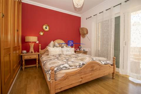 Moradia em Banda T3 a uma curta distância da Praia Nossa Srª da Rocha