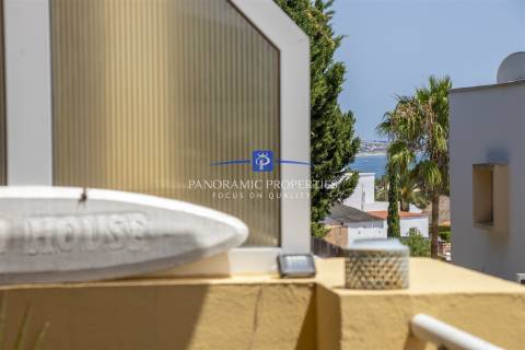 Moradia em Banda T3 a uma curta distância da Praia Nossa Srª da Rocha