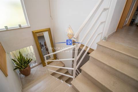 Moradia em Banda T3 a uma curta distância da Praia Nossa Srª da Rocha