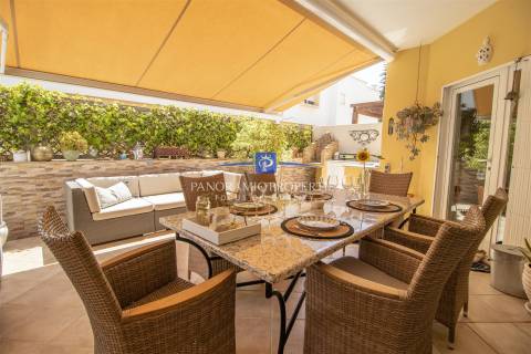 Moradia em Banda T3 a uma curta distância da Praia Nossa Srª da Rocha