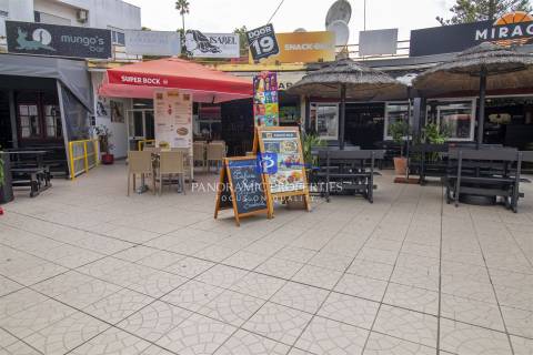 Negócio de renome e sucesso para venda em excelente localização no centro de Carvoeiro
