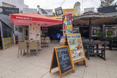 Negócio de renome e sucesso para venda em excelente localização no centro de Carvoeiro