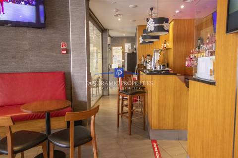 Negócio de renome e sucesso para venda em excelente localização no centro de Carvoeiro