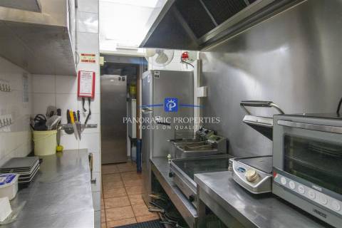 Negócio de renome e sucesso para venda em excelente localização no centro de Carvoeiro