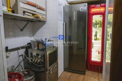 Negócio de renome e sucesso para venda em excelente localização no centro de Carvoeiro