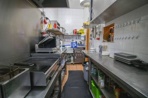 Negócio de renome e sucesso para venda em excelente localização no centro de Carvoeiro