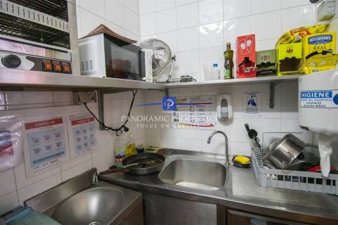 Negócio de renome e sucesso para venda em excelente localização no centro de Carvoeiro