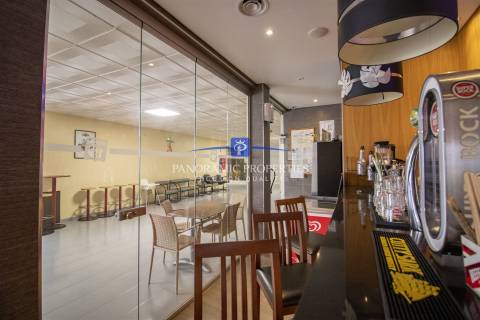 Negócio de renome e sucesso para venda em excelente localização no centro de Carvoeiro