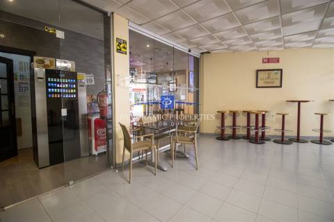 Negócio de renome e sucesso para venda em excelente localização no centro de Carvoeiro