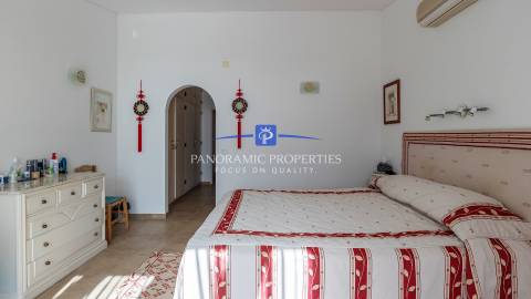 Moradia Tradicional com Piscina e Anexo Contemporâneo Deslumbrante, com espetacular vista mar