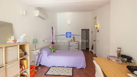 Moradia Tradicional com Piscina e Anexo Contemporâneo Deslumbrante, com espetacular vista mar