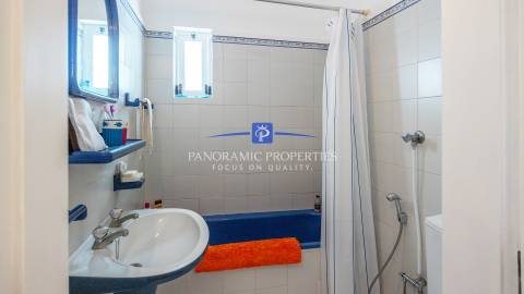 Moradia Tradicional com Piscina e Anexo Contemporâneo Deslumbrante, com espetacular vista mar