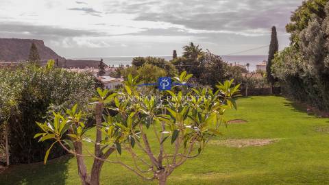 Moradia Tradicional com Piscina e Anexo Contemporâneo Deslumbrante, com espetacular vista mar