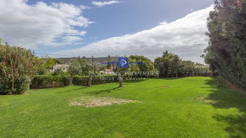 Moradia Tradicional com Piscina e Anexo Contemporâneo Deslumbrante, com espetacular vista mar