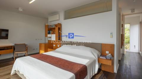 Moradia Tradicional com Piscina e Anexo Contemporâneo Deslumbrante, com espetacular vista mar