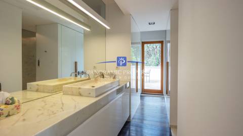 Moradia Tradicional com Piscina e Anexo Contemporâneo Deslumbrante, com espetacular vista mar