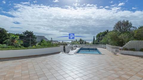 Moradia Tradicional com Piscina e Anexo Contemporâneo Deslumbrante, com espetacular vista mar