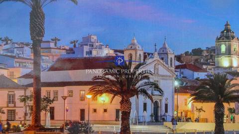 Lote urbano com licença de construção e projecto em localização perfeita com alguma vista mar,