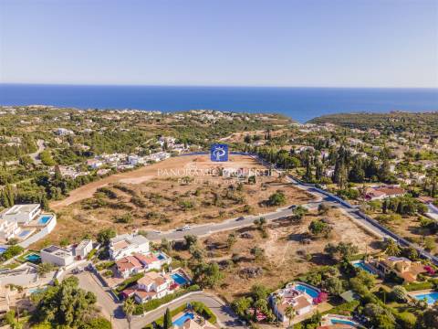 Lote urbano único com vista mar idealmente localizado perto da prestigiada urbanização Presa da Mour