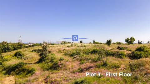 Lote urbano único com vista mar idealmente localizado perto da prestigiada urbanização Presa da Mour