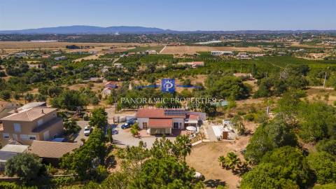 Atraente moradia T2 + 2 recentemente renovada