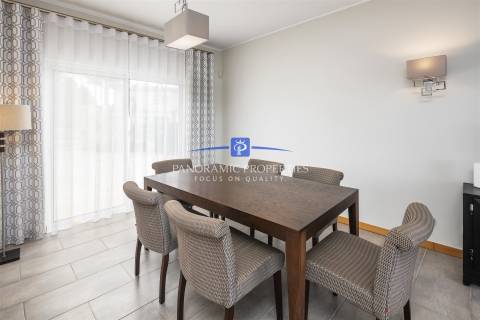 Excelente moradia moderna com excepcional vistas do campo de golfe