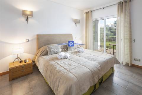 Excelente moradia moderna com excepcional vistas do campo de golfe