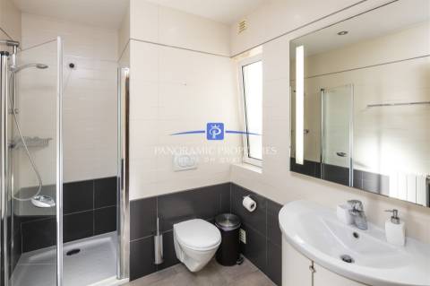 Excelente moradia moderna com excepcional vistas do campo de golfe