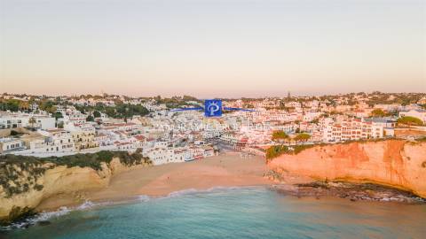 Uma rara oportunidade de possuir um excelente terreno de 1.161 m² perto de Monte Carvoeiro,