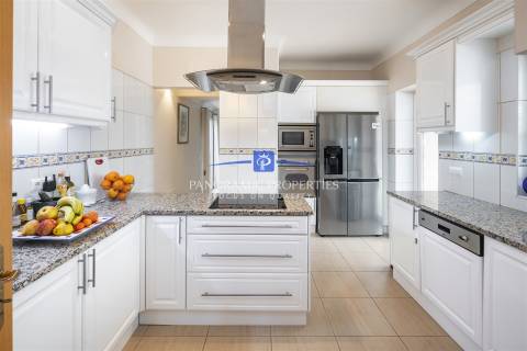 Moradia térrea renovada com 3 quartos