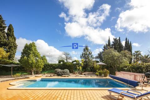 Moradia térrea renovada com 3 quartos