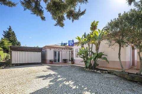 Moradia térrea renovada com 3 quartos