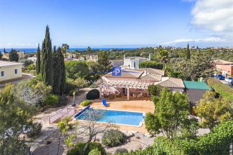 Moradia térrea renovada com 3 quartos