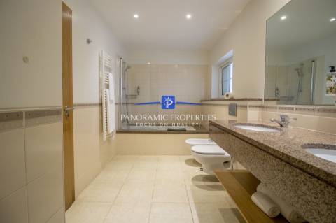 EXCLUSIVO! Apartamento de luxo com 2 quartos num resort de 5 estrelas perto de Carvoeiro.