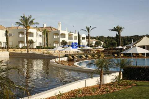 EXCLUSIVO! Apartamento de luxo com 2 quartos num resort de 5 estrelas perto de Carvoeiro.