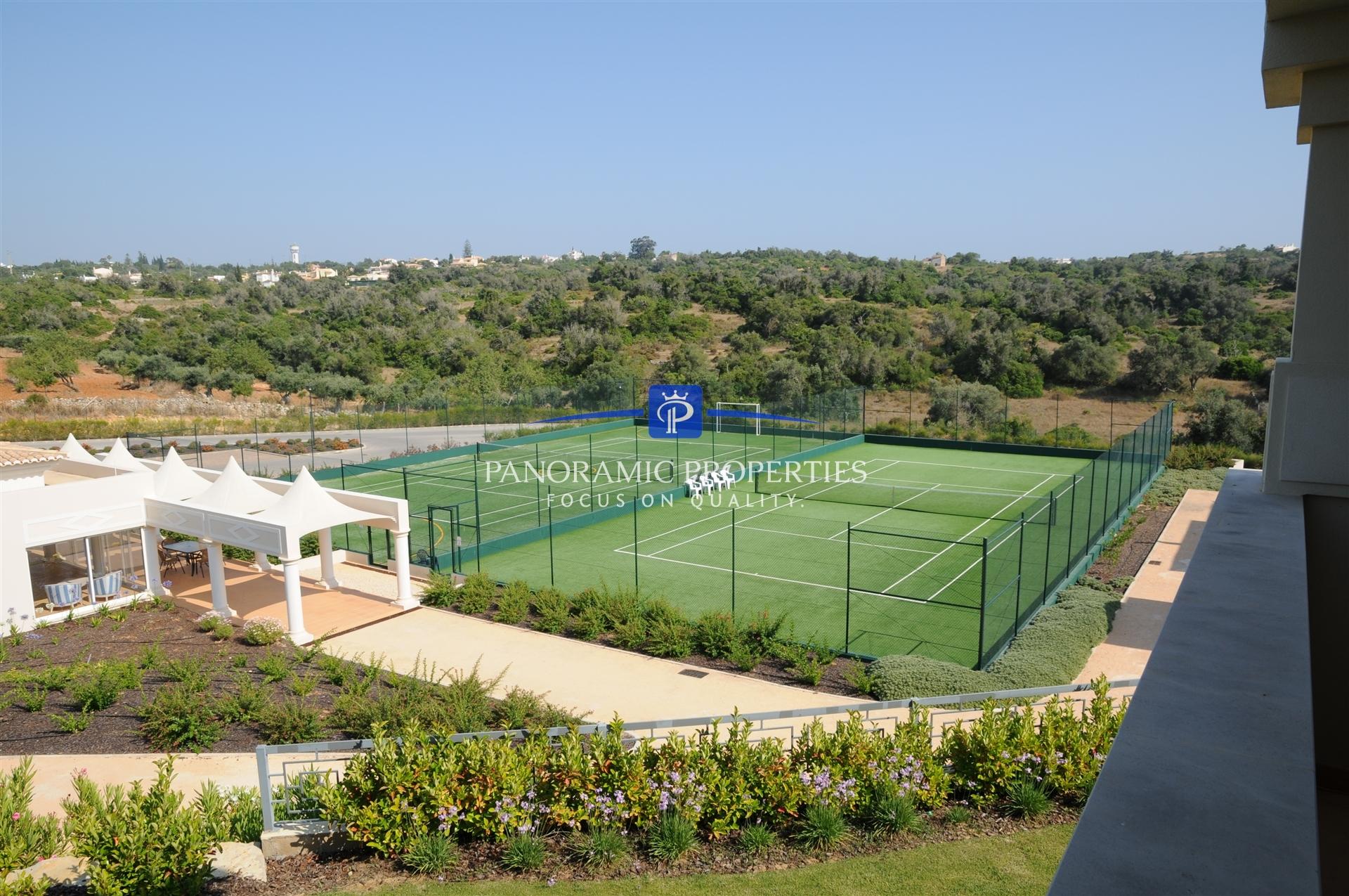 EXCLUSIVO! Apartamento de luxo com 2 quartos num resort de 5 estrelas perto de Carvoeiro.