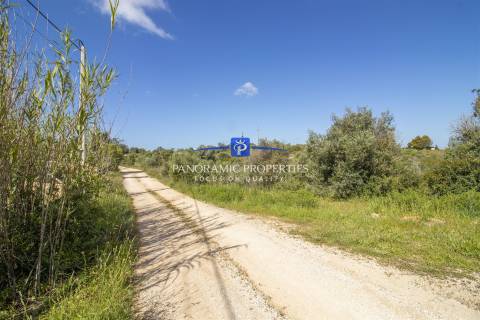 EXCLUSIVO! Amplo terreno com mais de 8000 m2 perto da Escola Internacional  Britânica