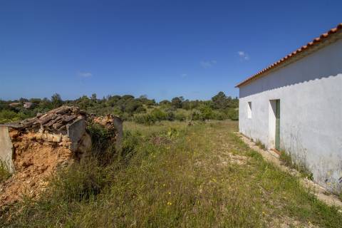 EXCLUSIVO! Oportunidade excepcional para criar a moradia dos seus sonhos.