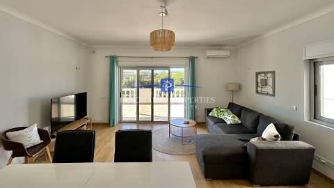 Moradia T3+, com Enorme Piso Inferior Renovado para Atividades Polivalentes, Lagos