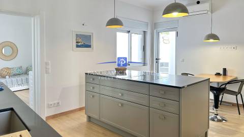 Moradia T3+, com Enorme Piso Inferior Renovado para Atividades Polivalentes, Lagos